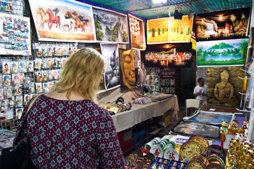 Temple Street Night Market before revitalization
